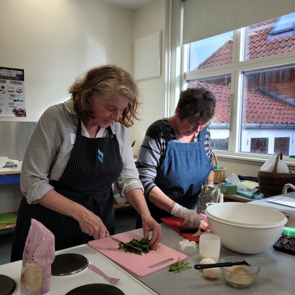 Hanne og Berit på madkursus Nordfra